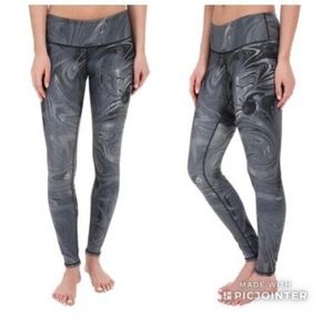 Alo Yoga Airbrush Black Marble Legging